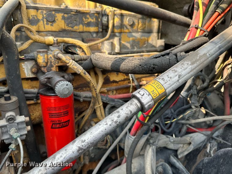 image for item EB2640 2003 Freightliner Columbia 120 semi truck