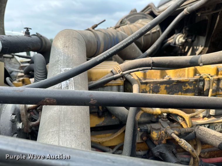 image for item EB2640 2003 Freightliner Columbia 120 semi truck