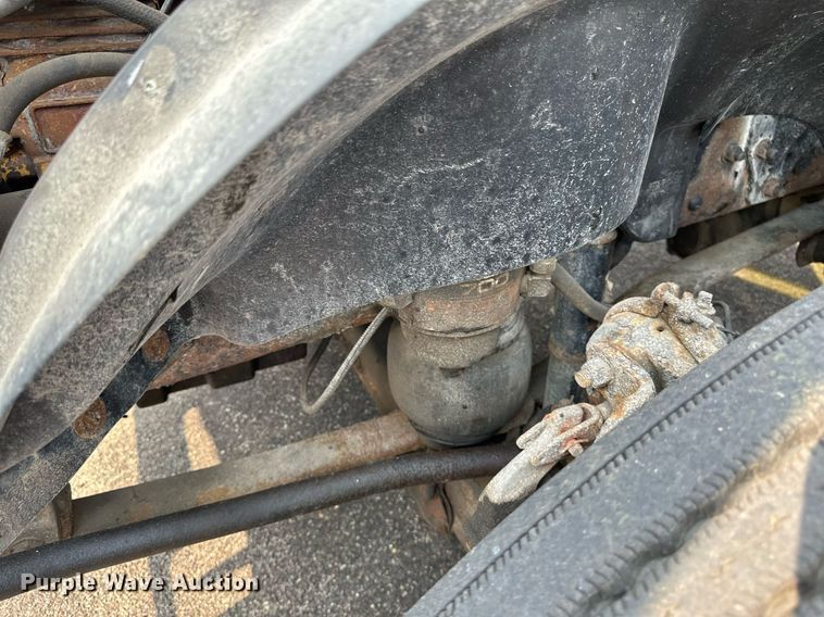 image for item EB2640 2003 Freightliner Columbia 120 semi truck