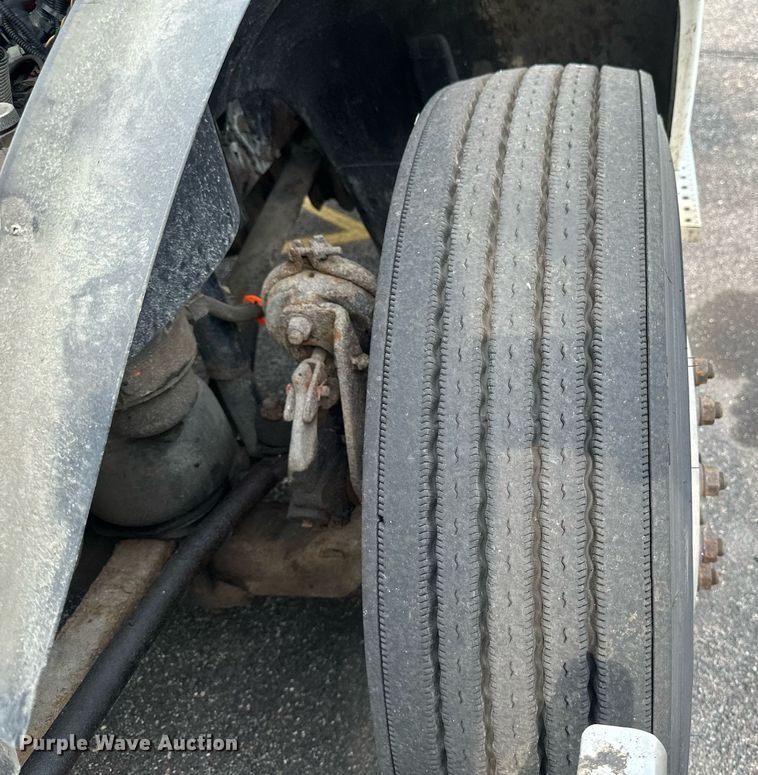 image for item EB2640 2003 Freightliner Columbia 120 semi truck