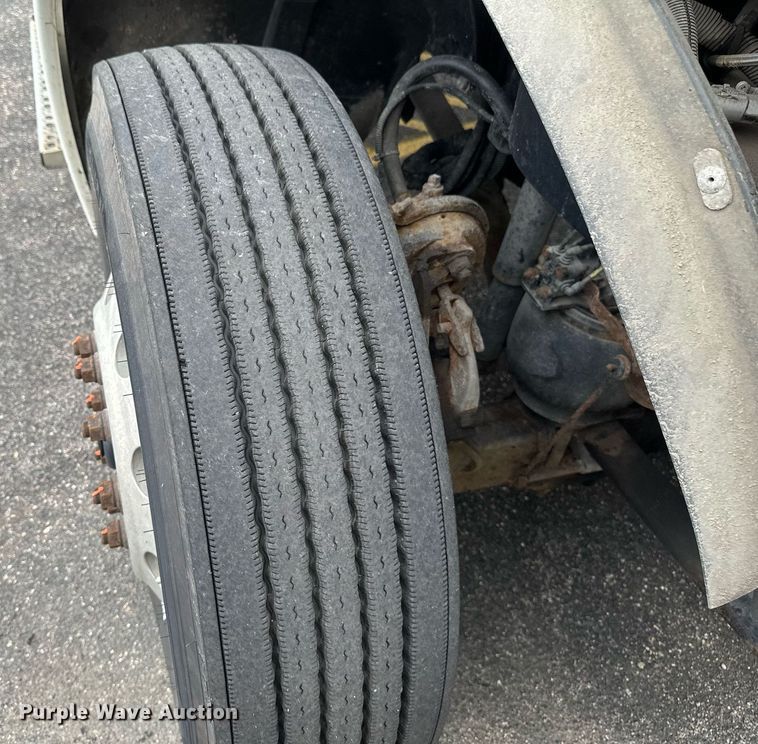 image for item EB2640 2003 Freightliner Columbia 120 semi truck