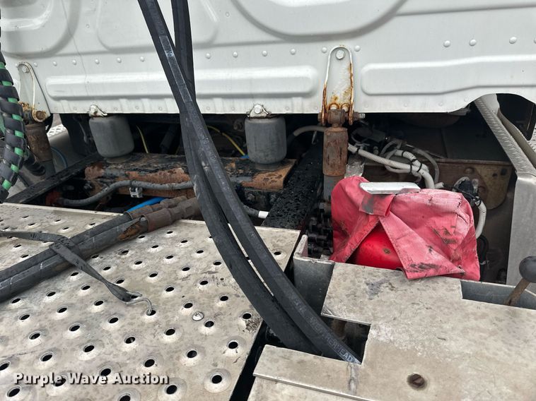 image for item EB2701 2015 Freightliner Cascadia 125 semi truck