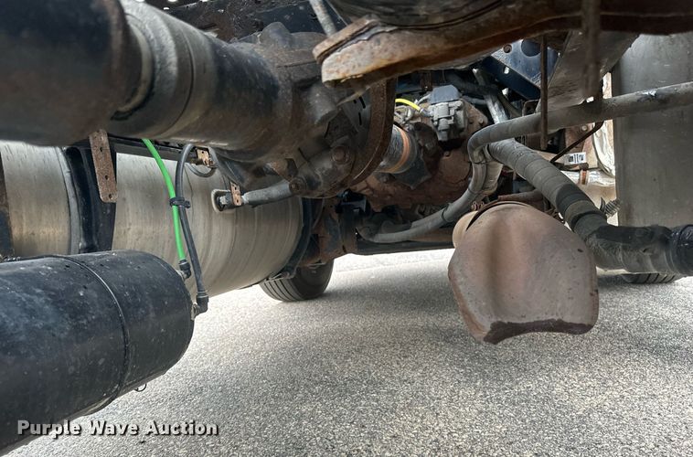 image for item EB2701 2015 Freightliner Cascadia 125 semi truck