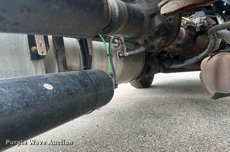 image for item EB2701 2015 Freightliner Cascadia 125 semi truck