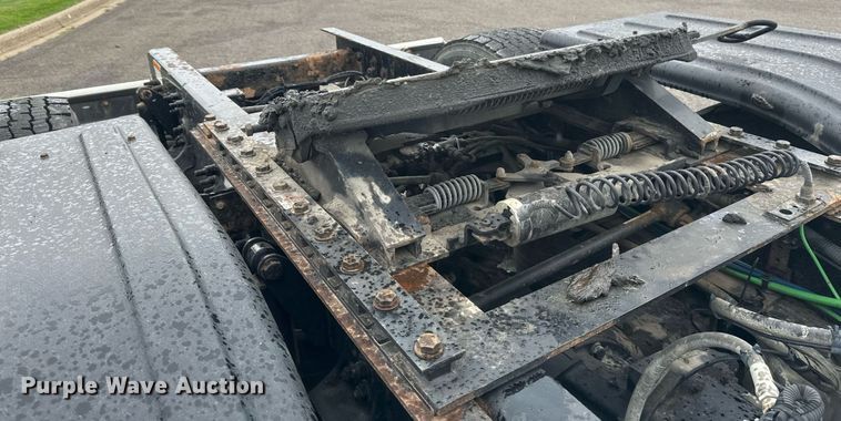 image for item EB2701 2015 Freightliner Cascadia 125 semi truck