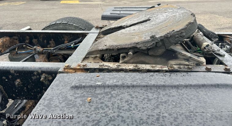 image for item EB2701 2015 Freightliner Cascadia 125 semi truck