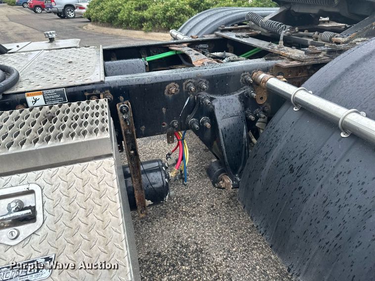 image for item EB2701 2015 Freightliner Cascadia 125 semi truck