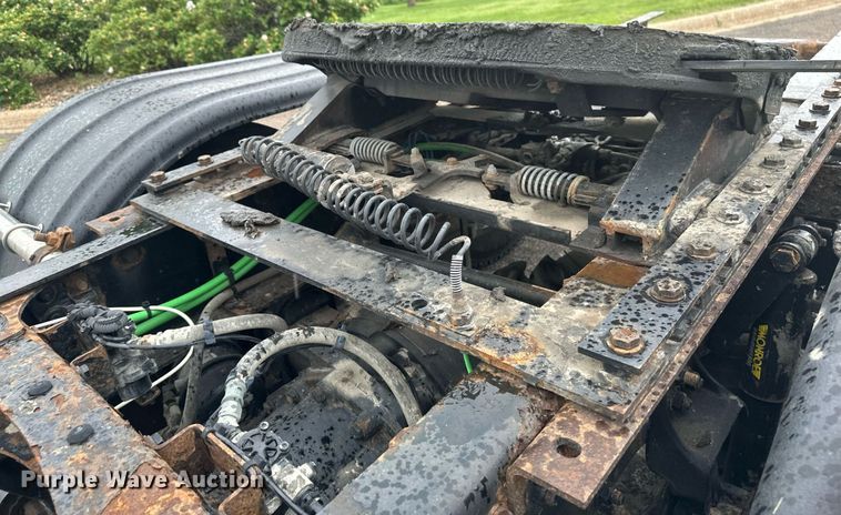 image for item EB2701 2015 Freightliner Cascadia 125 semi truck