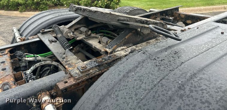 image for item EB2701 2015 Freightliner Cascadia 125 semi truck