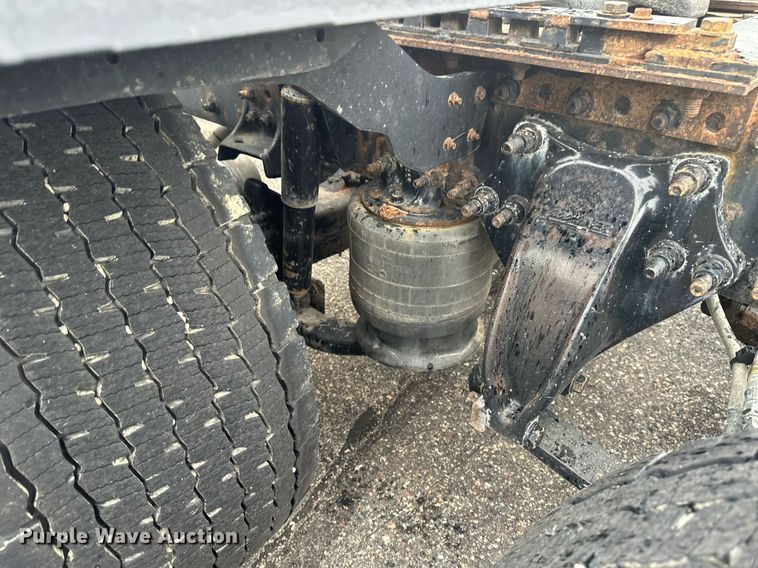 image for item EB2701 2015 Freightliner Cascadia 125 semi truck