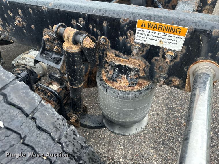 image for item EB2701 2015 Freightliner Cascadia 125 semi truck