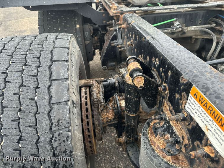 image for item EB2701 2015 Freightliner Cascadia 125 semi truck