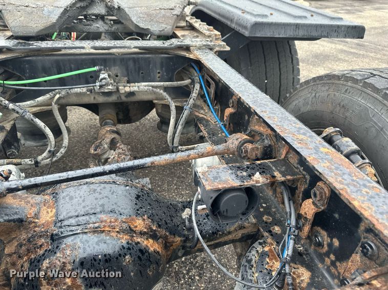 image for item EB2701 2015 Freightliner Cascadia 125 semi truck