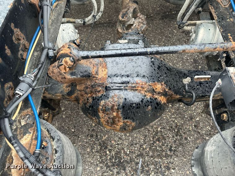 image for item EB2701 2015 Freightliner Cascadia 125 semi truck