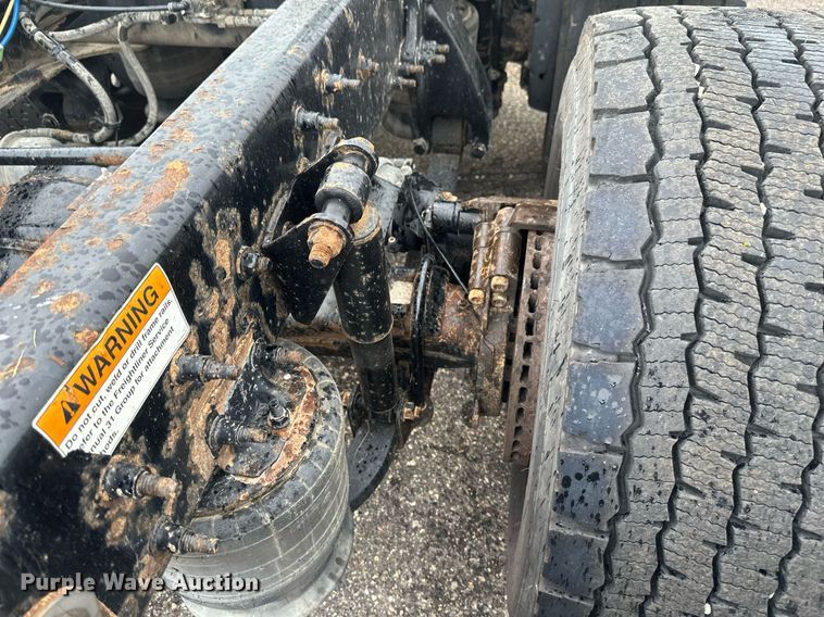 image for item EB2701 2015 Freightliner Cascadia 125 semi truck