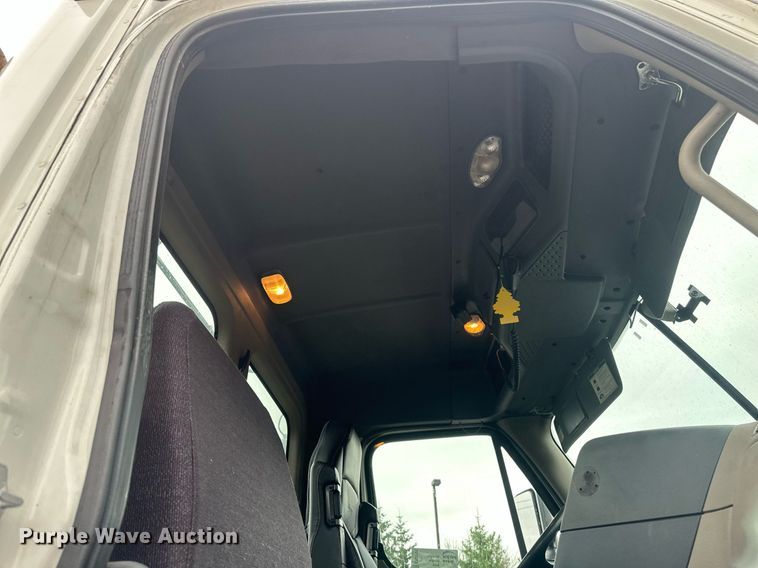 image for item EB2701 2015 Freightliner Cascadia 125 semi truck