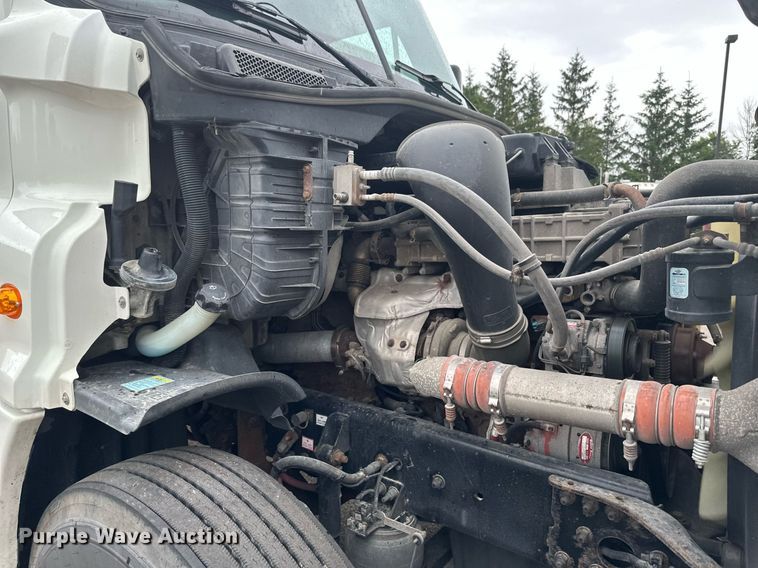 image for item EB2701 2015 Freightliner Cascadia 125 semi truck