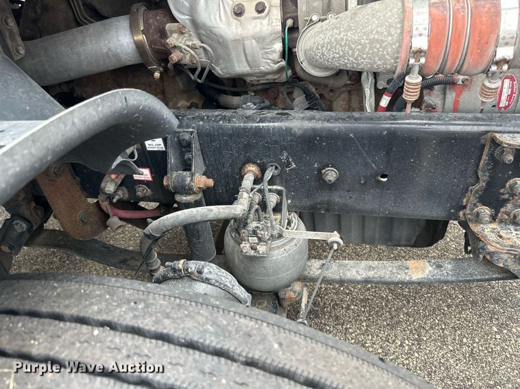 image for item EB2701 2015 Freightliner Cascadia 125 semi truck