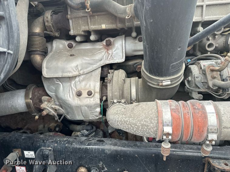 image for item EB2701 2015 Freightliner Cascadia 125 semi truck