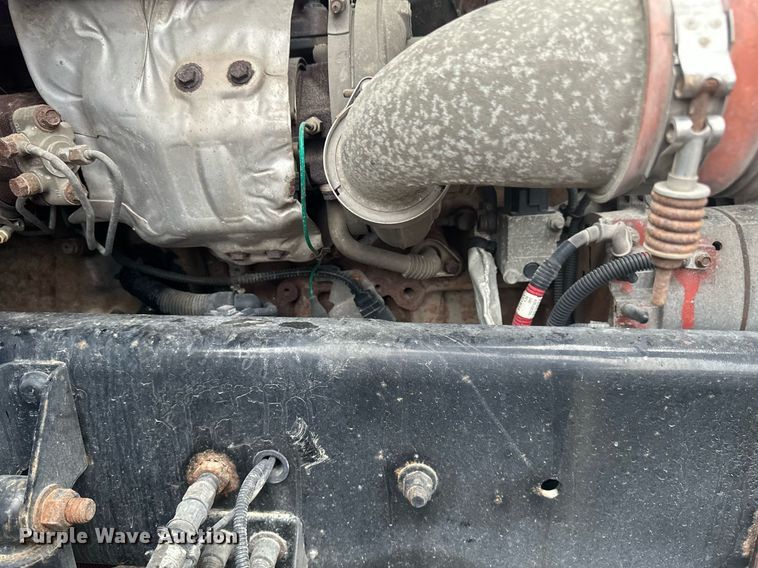 image for item EB2701 2015 Freightliner Cascadia 125 semi truck