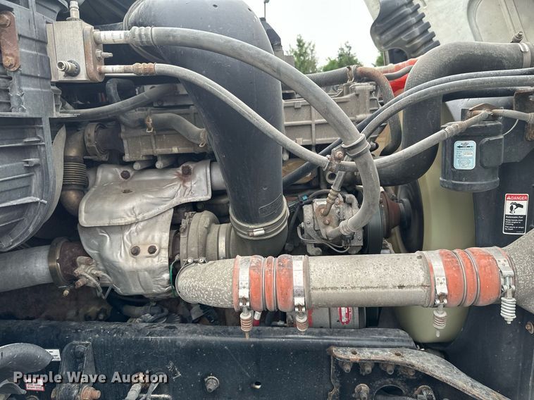 image for item EB2701 2015 Freightliner Cascadia 125 semi truck