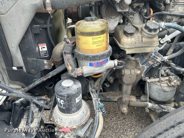 image for item EB2701 2015 Freightliner Cascadia 125 semi truck