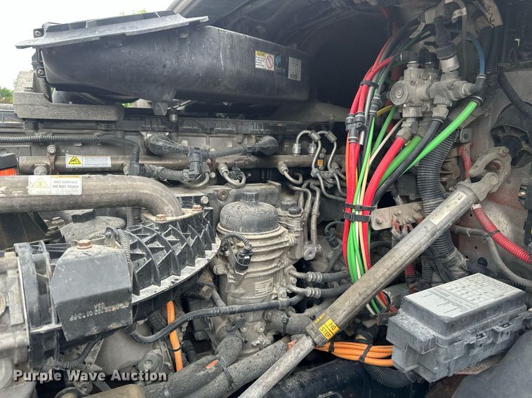 image for item EB2701 2015 Freightliner Cascadia 125 semi truck