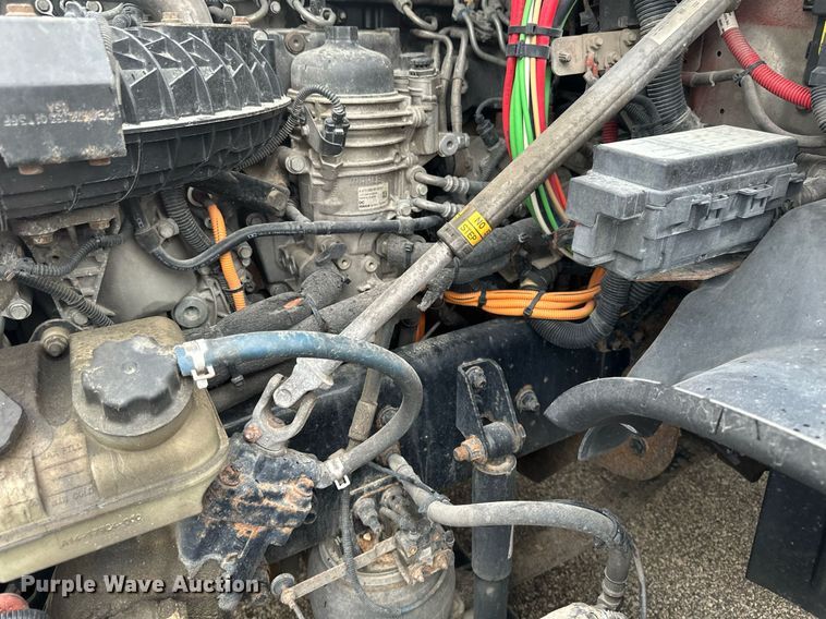 image for item EB2701 2015 Freightliner Cascadia 125 semi truck