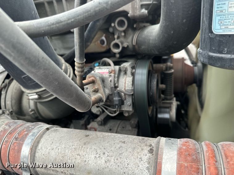 image for item EB2701 2015 Freightliner Cascadia 125 semi truck