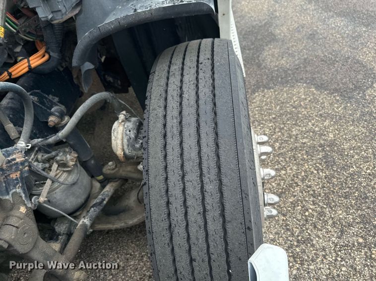 image for item EB2701 2015 Freightliner Cascadia 125 semi truck