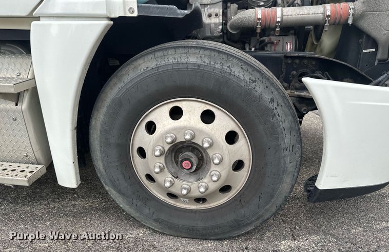 image for item EB2701 2015 Freightliner Cascadia 125 semi truck