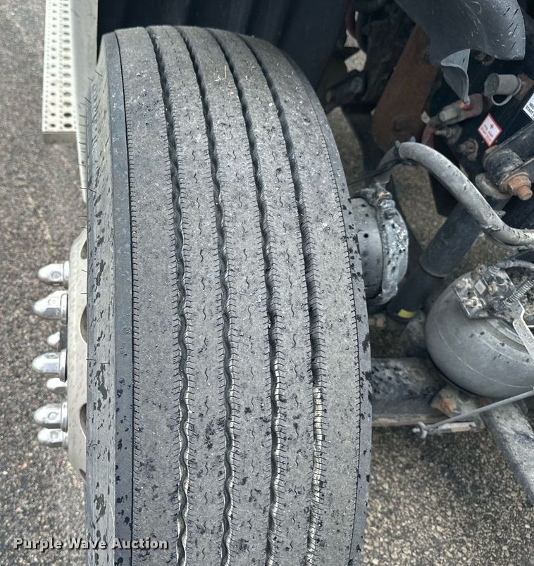 image for item EB2701 2015 Freightliner Cascadia 125 semi truck