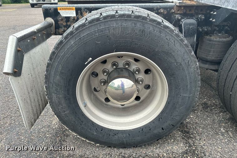 image for item EB2701 2015 Freightliner Cascadia 125 semi truck