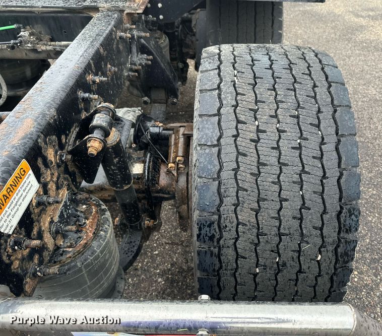 image for item EB2701 2015 Freightliner Cascadia 125 semi truck