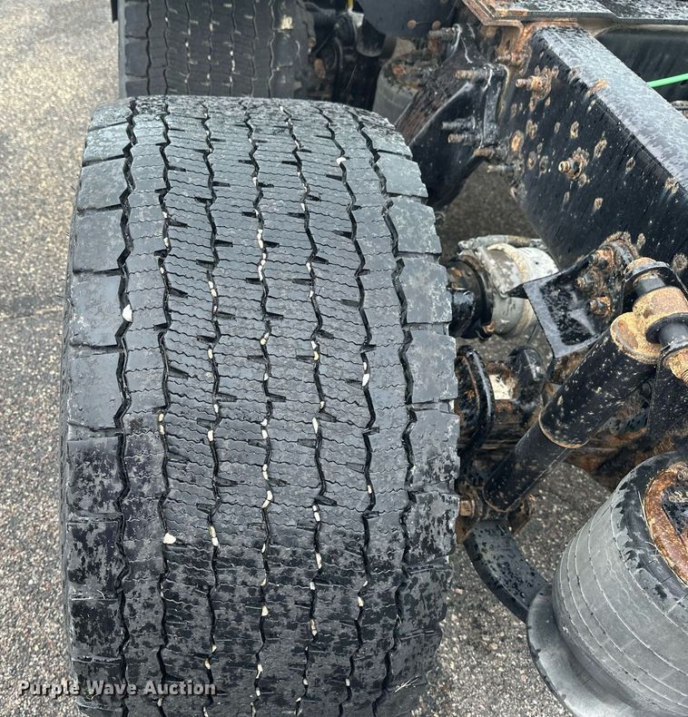 image for item EB2701 2015 Freightliner Cascadia 125 semi truck