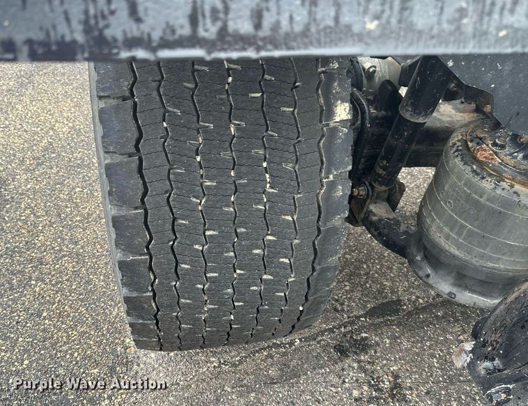 image for item EB2701 2015 Freightliner Cascadia 125 semi truck