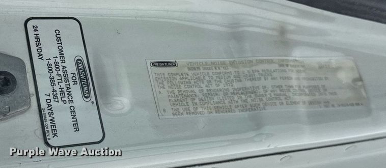 image for item EB2701 2015 Freightliner Cascadia 125 semi truck