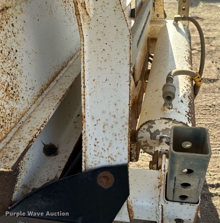 image for item EB2726 2012 Manac LBD42 bottom dump trailer