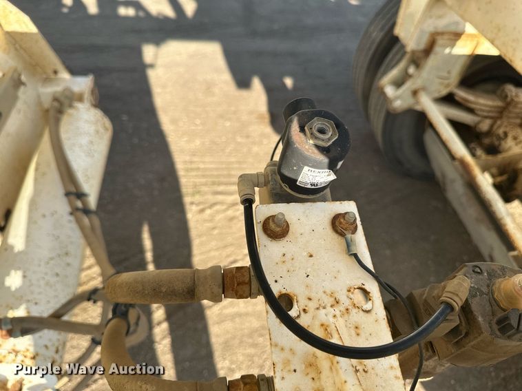 image for item EB2726 2012 Manac LBD42 bottom dump trailer