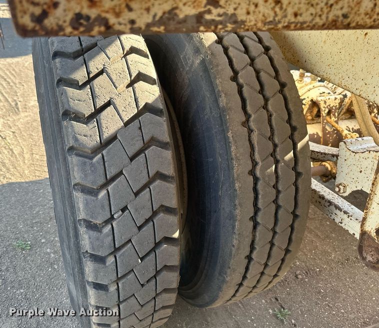 image for item EB2726 2012 Manac LBD42 bottom dump trailer