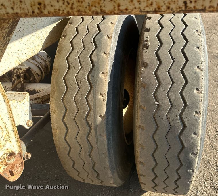 image for item EB2726 2012 Manac LBD42 bottom dump trailer