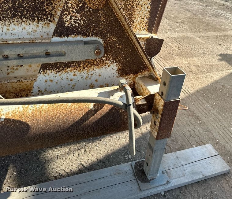 image for item EB2727 2012 Manac LBD42 bottom dump trailer