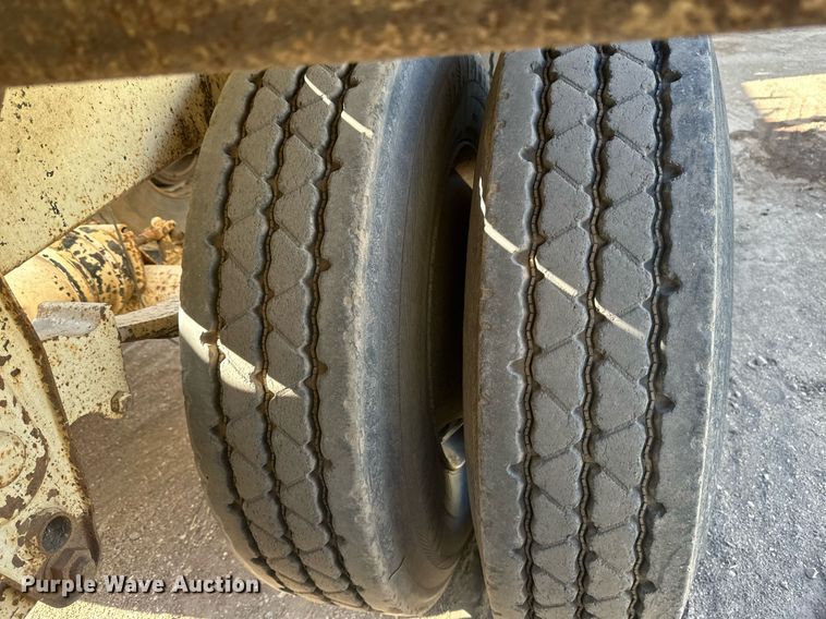 image for item EB2727 2012 Manac LBD42 bottom dump trailer