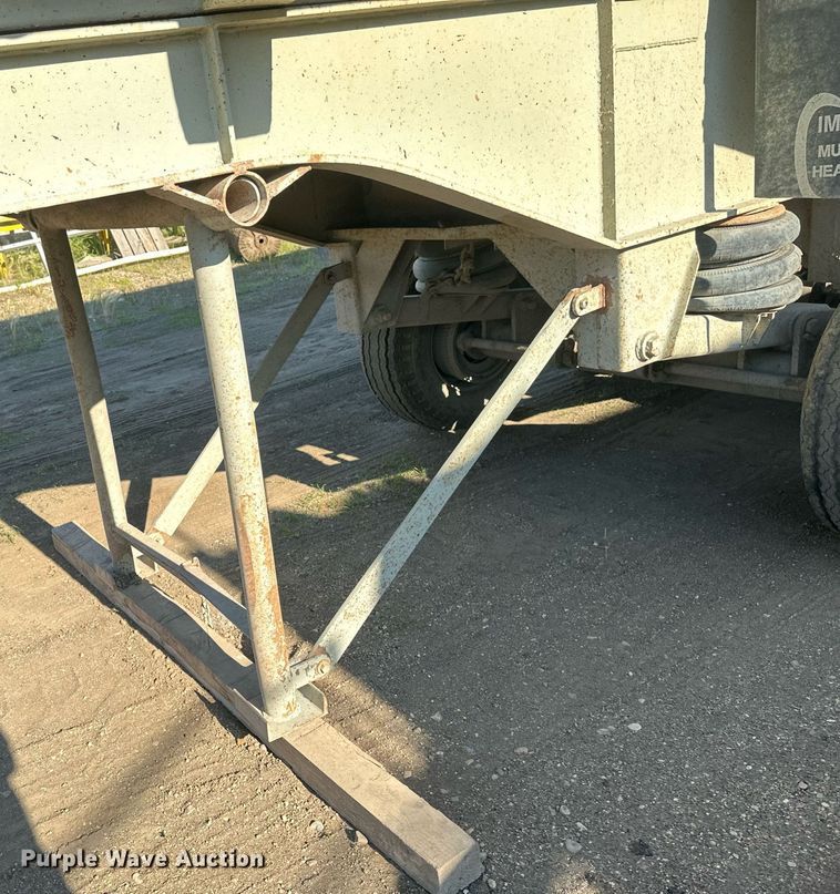 image for item EB2728 1988 CMC FTS25 end dump trailer