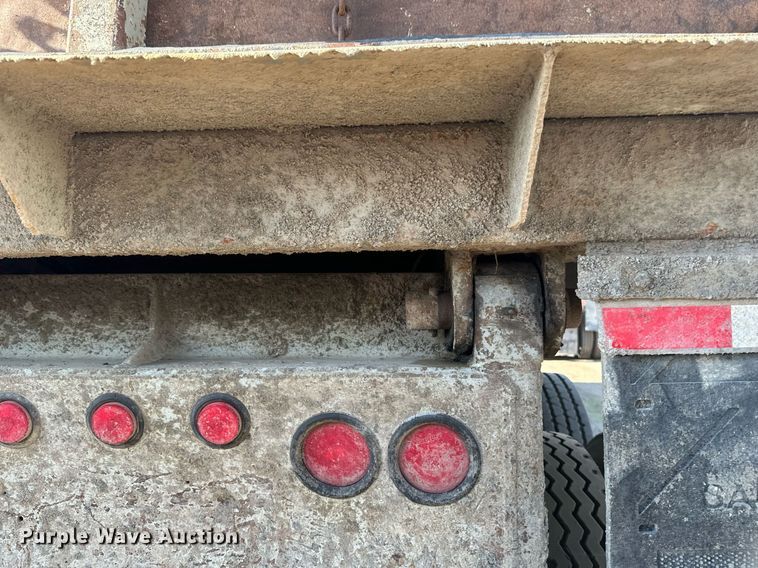 image for item EB2728 1988 CMC FTS25 end dump trailer