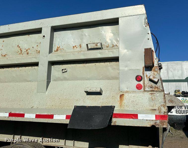 image for item EB2728 1988 CMC FTS25 end dump trailer