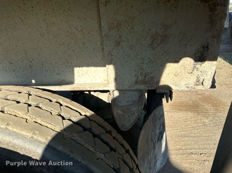 image for item EB2728 1988 CMC FTS25 end dump trailer