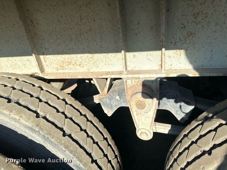 image for item EB2728 1988 CMC FTS25 end dump trailer