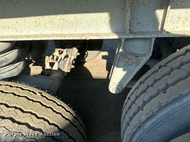 image for item EB2728 1988 CMC FTS25 end dump trailer