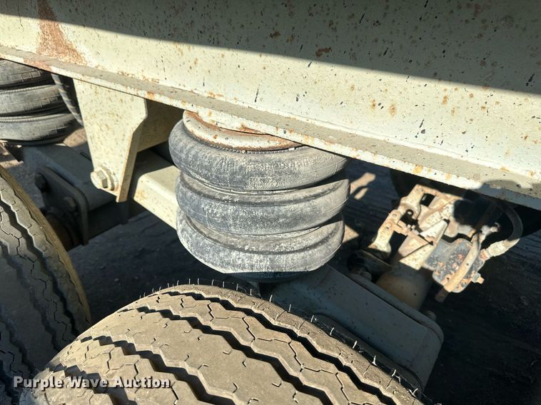 image for item EB2728 1988 CMC FTS25 end dump trailer